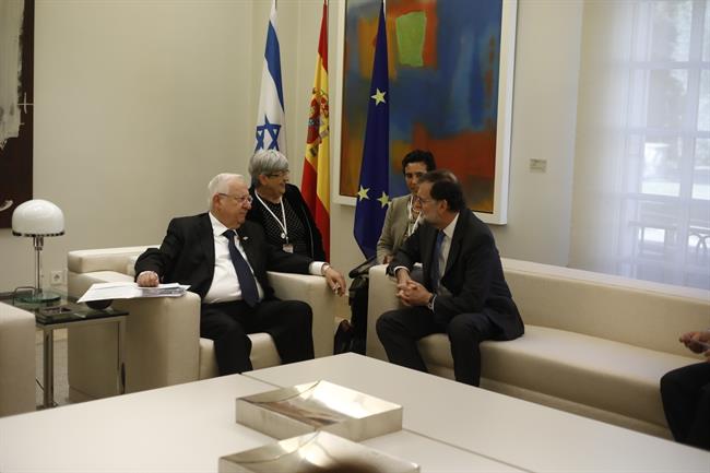 Rajoy recibe en el Complejo de La Moncloa al presidente de Israel | EUROPA PRESS ep rajoy recibecomplejola moncloapresidenteisrael
