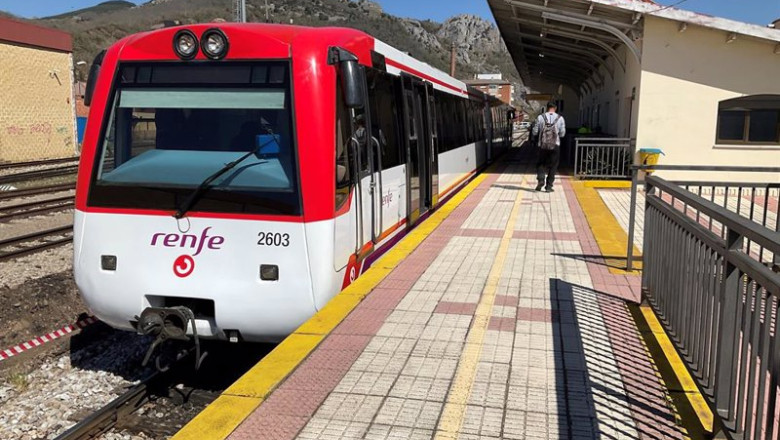 ep renfe renueva la imagen de los trenes de cercanias de ancho metrico de la linea leon guardo ep renfe renueva la imagen de los trenes de cercanias de ancho metrico de la linea leon guardo