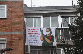 ep sabana blanca con un dibujo de una sanitaria protegida con mascarilla y guantes y unas letras que