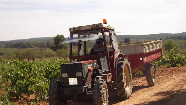 ep tractor en una recogida de uva