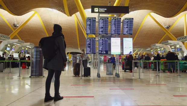ep viajeros en la terminal t4 del aeropuerto adolfo suarez madrid-barajas