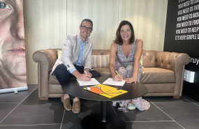 imagen firma acuerdo grupo moure y cruyff 