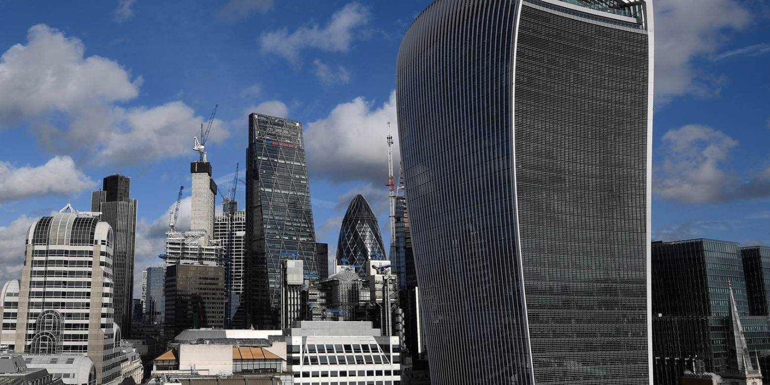 London midday: Stocks turn lower despite travel & leisure rally