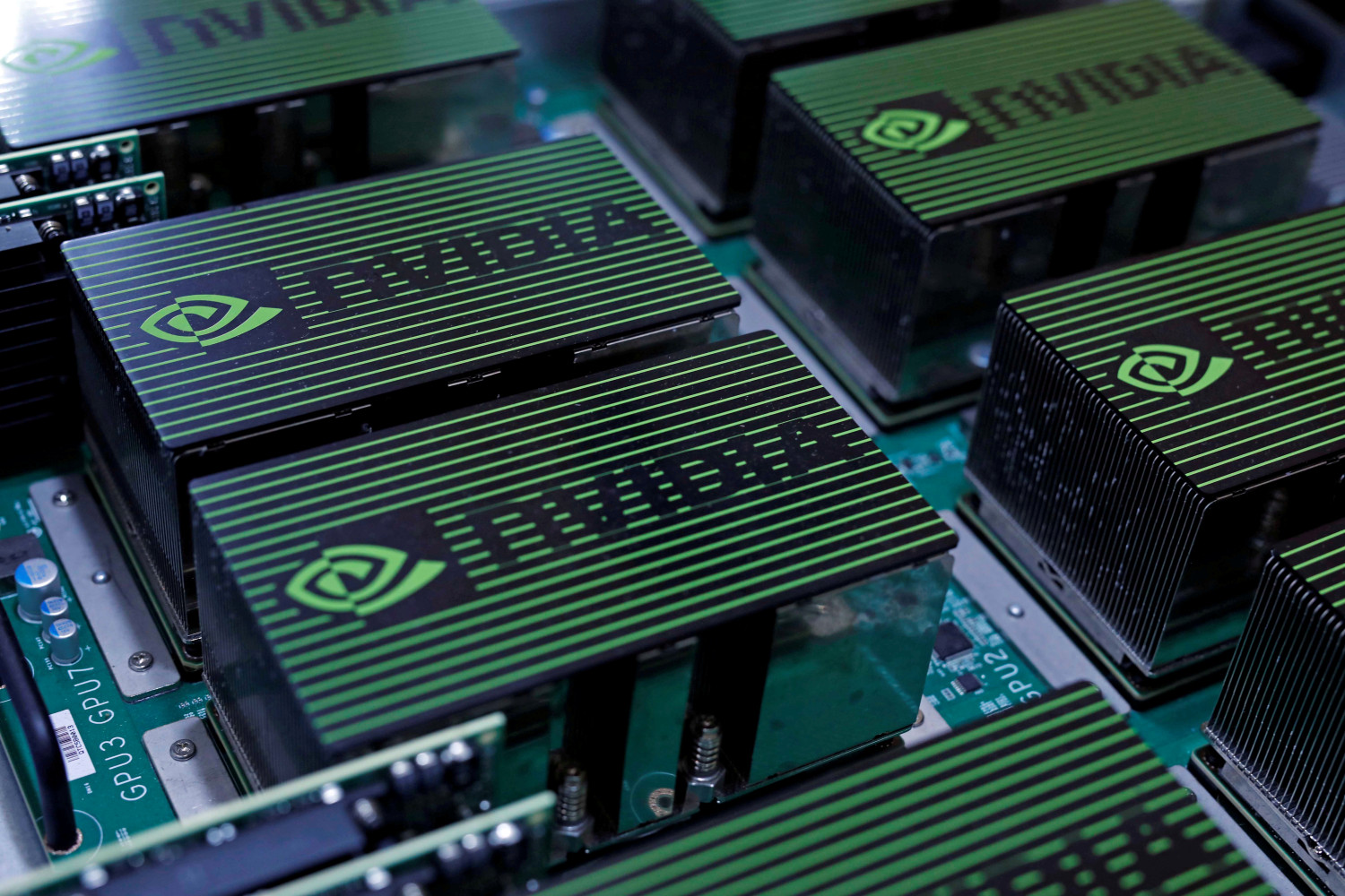 Nvidia vuelve a caer en bolsa y los analistas dudan: Hay algunas razones para la venta