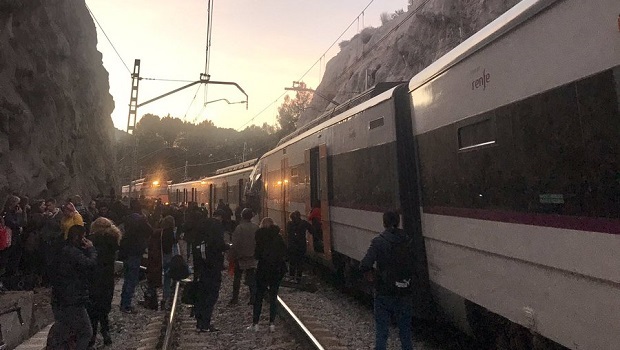 https://img5.s3wfg.com/web/img/images_uploaded/d/0/accidente-tren-rodalies-barcelona.jpg