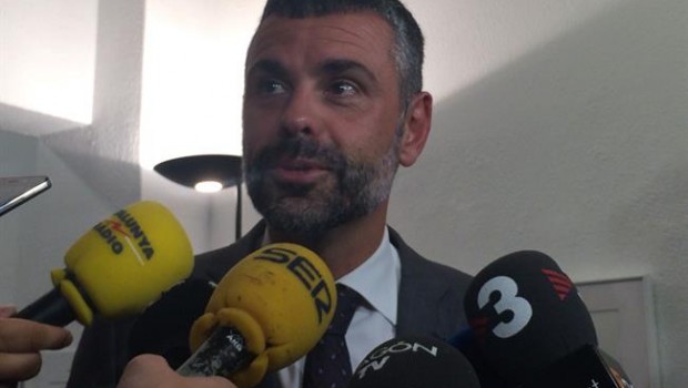el conseller de cultura de la generalitat santi vila