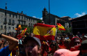 ep archivo   cientos de aficionados celebran la victora de la seleccion espanola