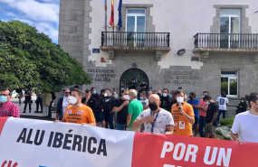 ep archivo   concentracion de trabajadores de alu iberica en a coruna