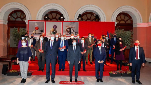 ep archivo   el ministro de agricultura pesca y alimentacion luis planas c posa junto a los