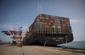 ep archivo   un buque portacontenedores atracado en el puerto de barcelona 1 de abril de 2021