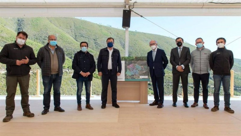 Autoridades en una visita al proyecto de reforestación en Las Hurdes | JUNTA DE EXTREMADURA ep autoridades en una visita al proyecto de reforestacion en las hurdes