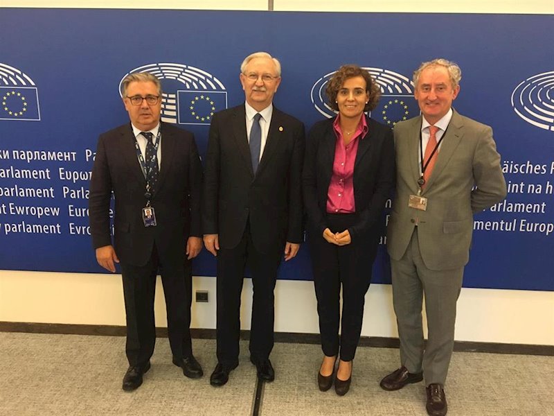 ep de izq a dcha juan ignacio zoido serafin romero dolors montserrat y tomas cobo