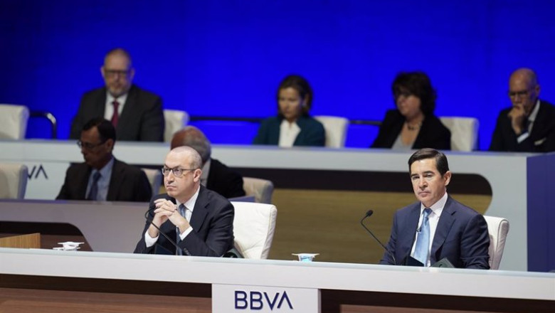 ep el ceo de bbva onur gen i y el presidente de bbva carlos torres vila d durante la junta general ep el ceo de bbva onur gen i y el presidente de bbva carlos torres vila d durante la junta general