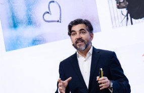 ep el ceo de ing espana portugal ignacio julia interviene durante la presentacion de resultados de ep el ceo de ing espana portugal ignacio julia interviene durante la presentacion de resultados de