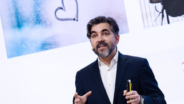 ep el ceo de ing espana portugal ignacio julia interviene durante la presentacion de resultados de ep el ceo de ing espana portugal ignacio julia interviene durante la presentacion de resultados de