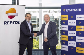 ep el director general de cliente de repsol valero marin y el ceo de ryanair eddie wilson en el ep el director general de cliente de repsol valero marin y el ceo de ryanair eddie wilson en el