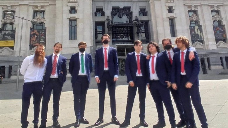 ep el equipo de mad lions vestido con las marcas de el corte ingles