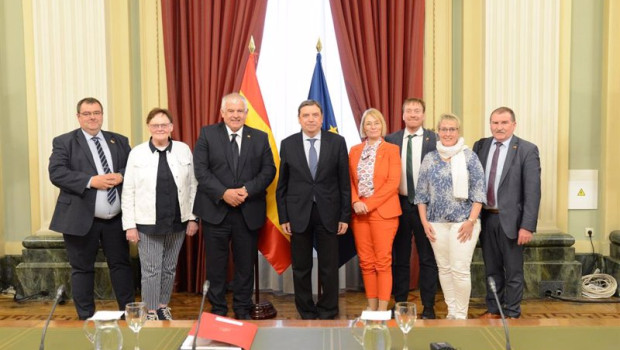 ep el ministro de agricultura luis planas se reune con la comision de agricultura del bundestag