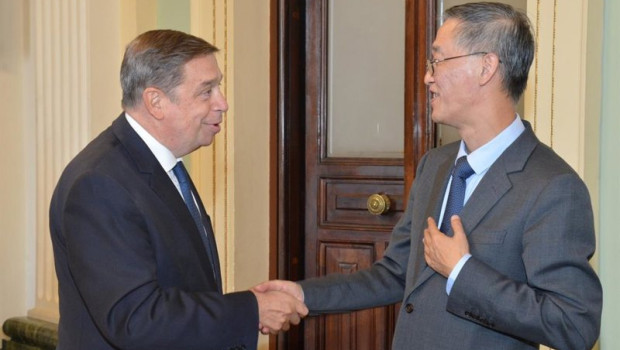 ep el ministro de agricultura pesca y alimentacion luis planasy el embajador de la republica popular