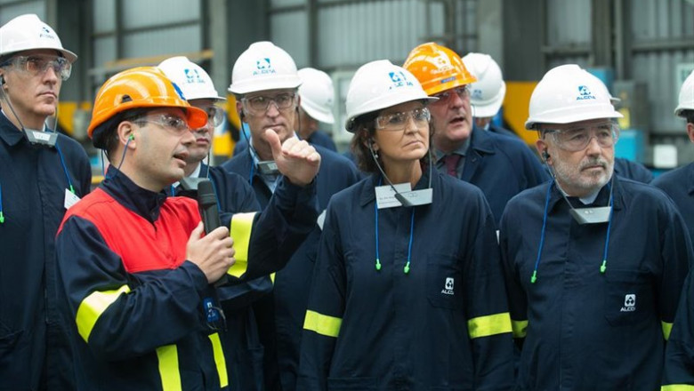 El presidente de la Xunta de Galicia, Alberto Núñez Feijoó (3i); el delegado del Gobierno en Galicia, Javier Losada (1d); el conselleiro de Industria Xunta Galicia, Francisco Conde (1i) y la ministra de Industria, Comercio y Turismo en funciones, Reyes Ma | CARLOS CASTRO - Europa Press ep el presidente de la xunta de galicia alberto nunez feijoo 3i el delegado del gobierno en galicia