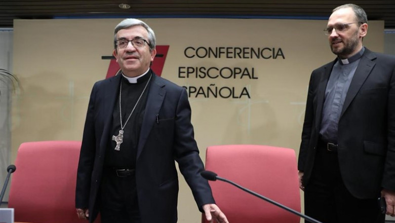 El secretario general de la Conferencia Episcopal, monseñor Luis J. Argüello (i), junto al director de la oficina de prensa de la CEE, Josetxo Vera (d), en rueda de prensa sobre la reunión de la Asamblea Plenaria | Marta Fernández Jara - Europa Press - Archivo ep el secretario general de la conferencia episcopal monsenor luis j arguello i junto al director de