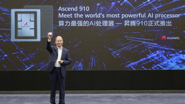 ep eric xu presidente rotatorio de huawei durante la presentacion del procesador ascend 910 y la