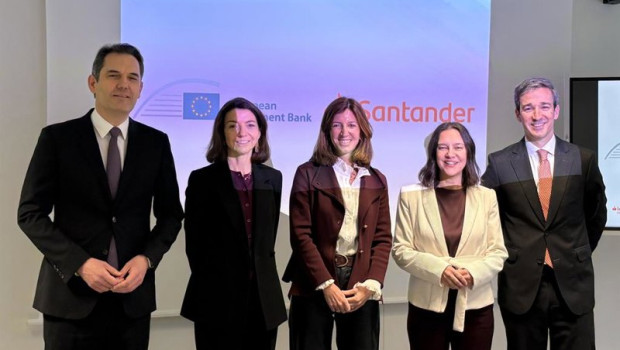 ep firma del acuerdo entre el bei y banco santander para financiar a empresas de defensa seguridad