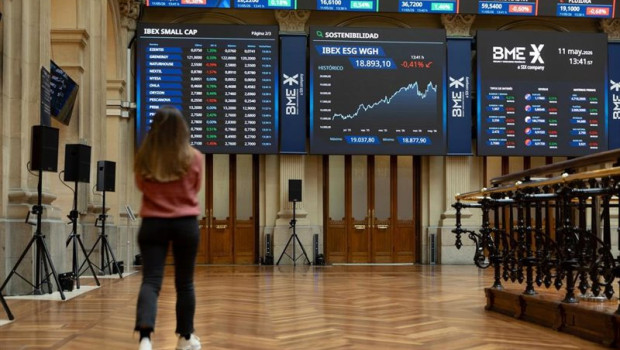 ep foto de archivo paneles informativos en el palacio de la bolsa de madrid a 11 de mayo de 2026 en