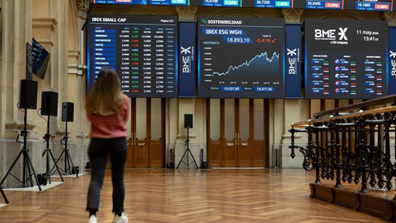 ep foto de archivo paneles informativos en el palacio de la bolsa de madrid a 11 de mayo de 2026 en
