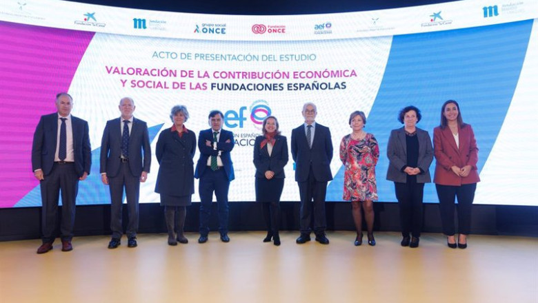 ep foto de familia de los asistentes al acto de presentacion del informe analisis de la contribucion ep foto de familia de los asistentes al acto de presentacion del informe analisis de la contribucion