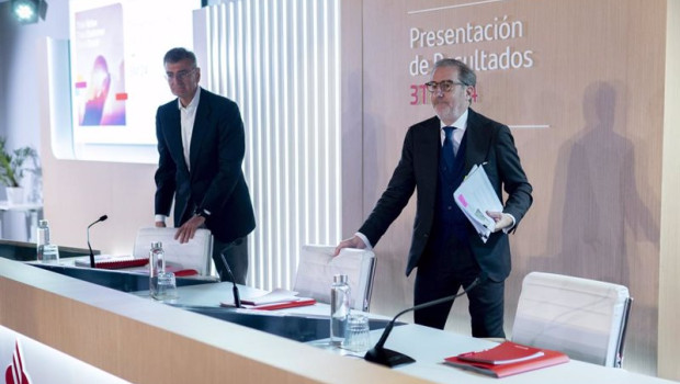 ep i d el director financiero jose garcia cantera y el ceo hector grisi durante la presentacion del ep i d el director financiero jose garcia cantera y el ceo hector grisi durante la presentacion del