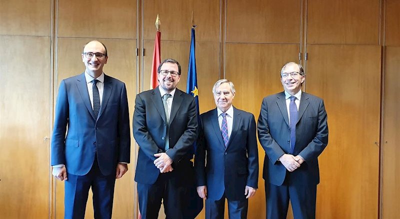 Javier García, director general de UNE; Raül Blanco, secretario general de Industria y de la Pyme; Carlos Esteban, presidente de UNE, y José Manuel Prieto., subdirector general de Calidad y Seguridad Industrial | UNE ep javier garcia director general de une raul blanco secretario general de industria y de la pyme