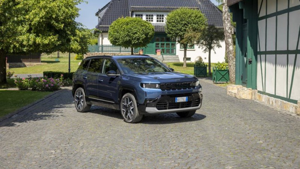ep jeep compass reafirma su espiritu todoterreno con hasta 375 cv de potencia electrica desde 32600