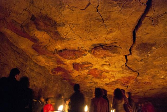 La neocueva de Altamira con la luz como la original. | MUSEO DE ALTAMIRA ep la neocuevaaltamirala luzla original