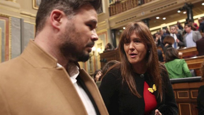 La portavoz de Junts per Catalunya (JxCat), Laura Borràs, hablando con el de ERC, Gabriel Rufián, en el Congreso | EDUARDO PARRA - EUROPA PRESS ep la portavoz de junts per catalunya jxcat laura borrs hablando con el de erc gabriel rufian en el