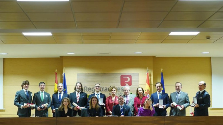 María Emilia Adán y su Junta de Gobierno reciben la Medalla de Honor del Colegio de Registradores. | COLEGIO DE REGISTRADORES DE ESPAÑA ep maria emilia adan y su junta de gobierno reciben la medalla de honor del colegio de registradores