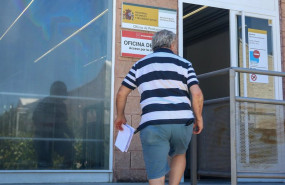 ep una persona entra a una oficina del sepe antiguo inem