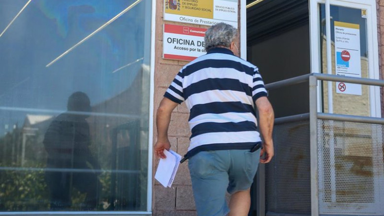 Una persona entra a una oficina del SEPE (antiguo INEM) | Ricardo Rubio - Europa Press ep una persona entra a una oficina del sepe antiguo inem