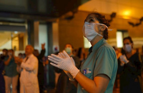ep una profesional de la sanidad se emociona y aplaude en el hospital infanta luisa de sevilla a 16