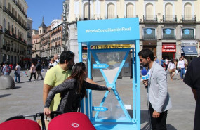 ep unicef comite espanol instala un reloj de arena en la puerta del sol de madrid a favor de la