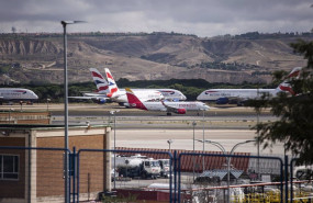 ep varios aviones en el aeropuerto adolfo suarez madrid barajas