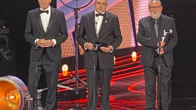 Zurab Pololikashvili entrega el Premio Platino 'Cine y Educacion en Valores'. | OMT ep zurab pololikashvili entrega el premio platino cine y educacion en valores