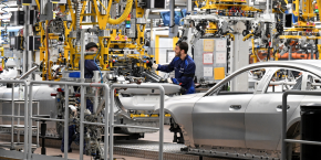 une ligne d assemblage dans une usine automobile a munich en allemagne 20231213112150 