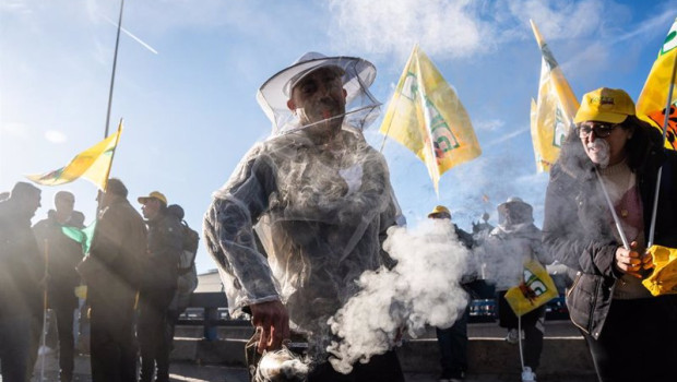 ep archivo   apicultores durante una protesta de agricultores y ganaderos en madrid