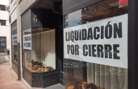ep archivo   cierre de comercio en oviedo crisis economica
