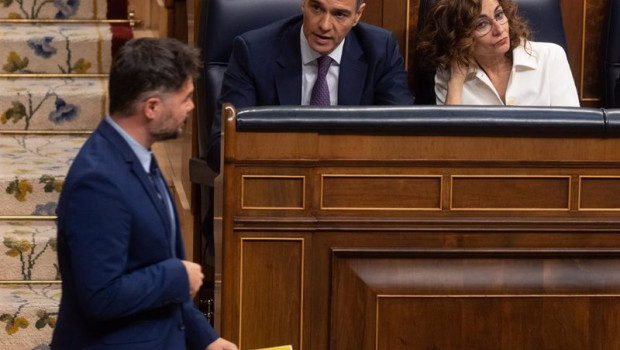 ep archivo el portavoz de erc en el congreso gabriel rufian pasa delante del presidente del ep archivo el portavoz de erc en el congreso gabriel rufian pasa delante del presidente del