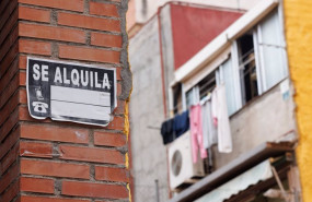 ep archivo un cartel de se alquila en un edificio de viviendas de madrid ep archivo un cartel de se alquila en un edificio de viviendas de madrid