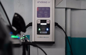 ep archivo   un punto de carga publico para coches electricos a 14 de febrero de 2025 en barcelona