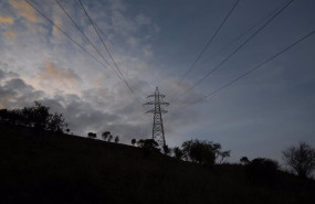 ep archivo   un tendido electrico en barcelona espana