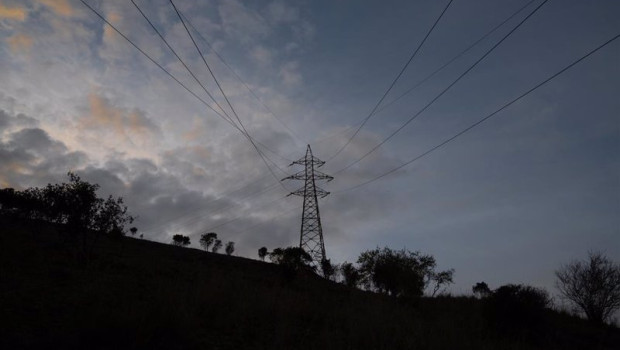 ep archivo   un tendido electrico en barcelona espana